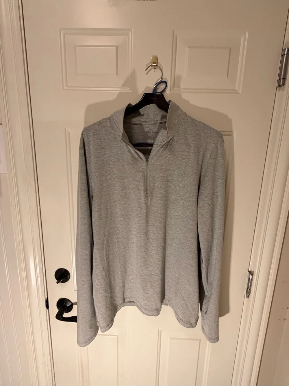 ALO Yoga light gray